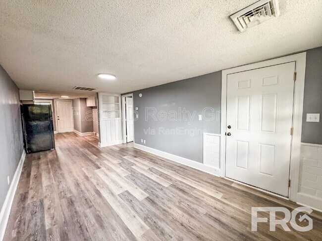 Foto del edificio - 600 Howell St