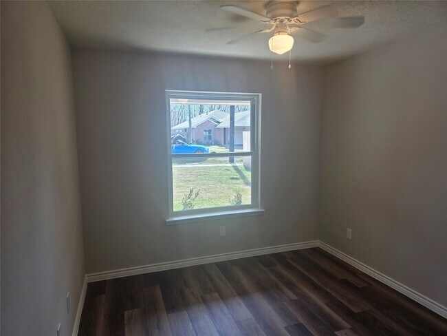 Building Photo - 9827 Pelsey St