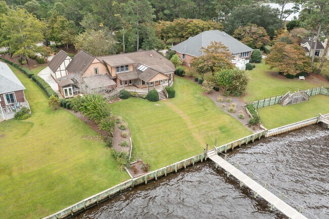 Foto del edificio - 138 White Oak Bluff Rd