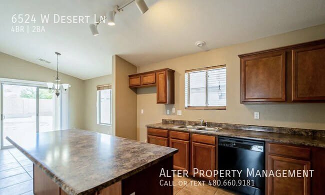 Foto del edificio - 6524 W Desert Ln