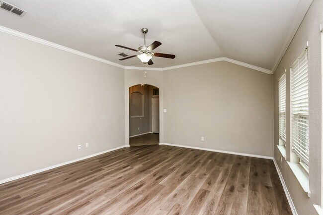 Foto del edificio - 900 W Bend Blvd