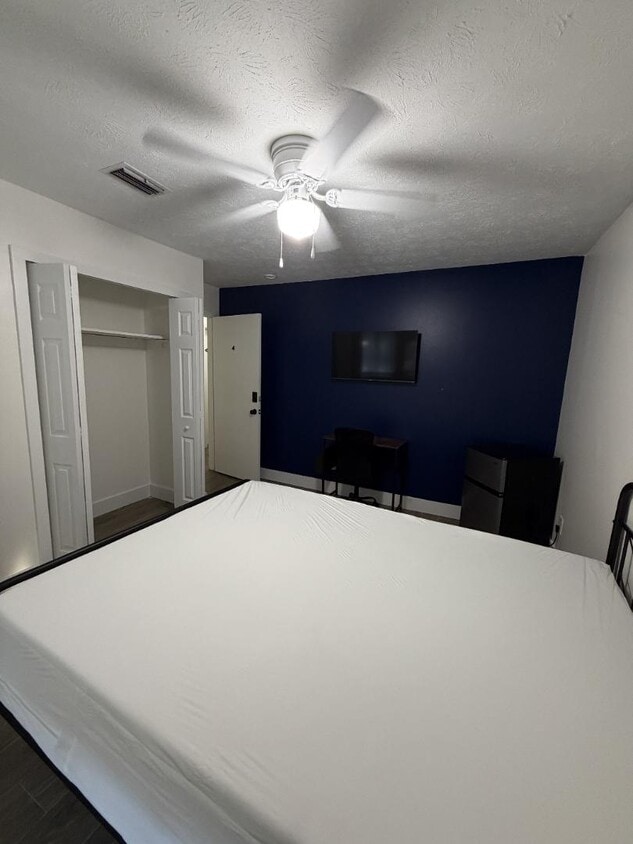 Photo - 5140 River Bluff Lane - 4