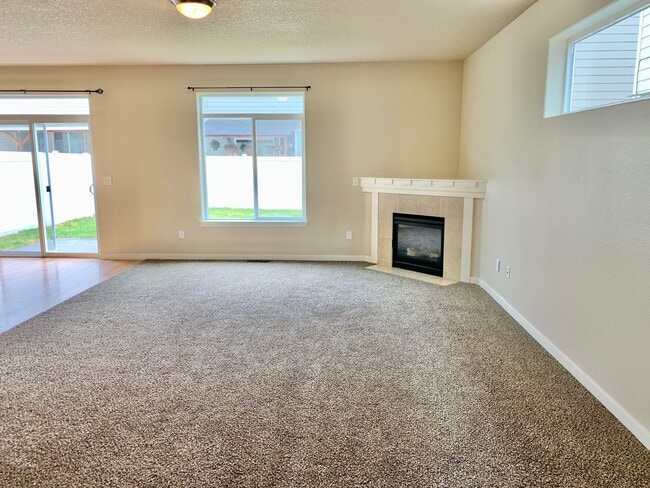 Building Photo - DON'T MISS THIS ONE...  - Quiet, 4 bedroom...
