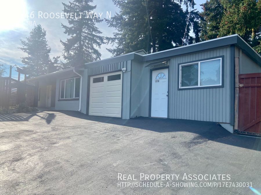 13746 Roosevelt Way N, Seattle, WA 98133
