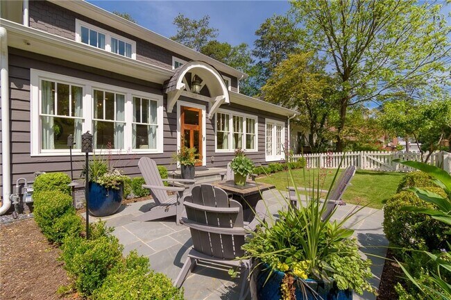 Foto del edificio - 2406 Glenwood Dr NE