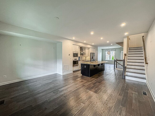 Building Photo - Stunning 3 Bed 3.5 Bath Townhome With Atta...