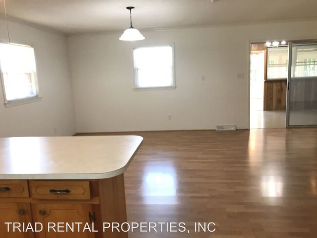 Foto del edificio - 3 br, 2 bath House - 4180 NC 150 EAST