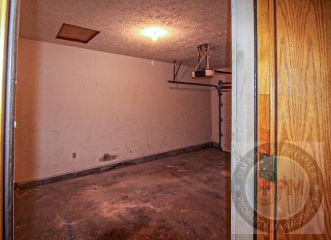 Building Photo - Comfortable 2 Bedroom/ 2 Bathroom/ 2 Car D...