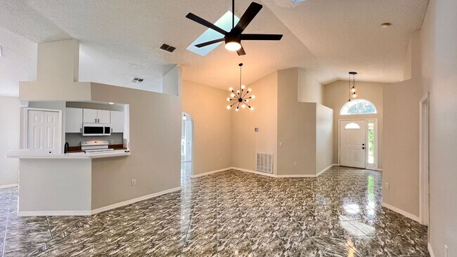 Building Photo - Charming 4 Bedroom, 2 Bathroom Home in Orlando!! Minutes from UCF!!