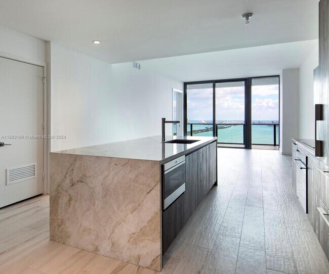 Foto del edificio - 480 NE 31st St