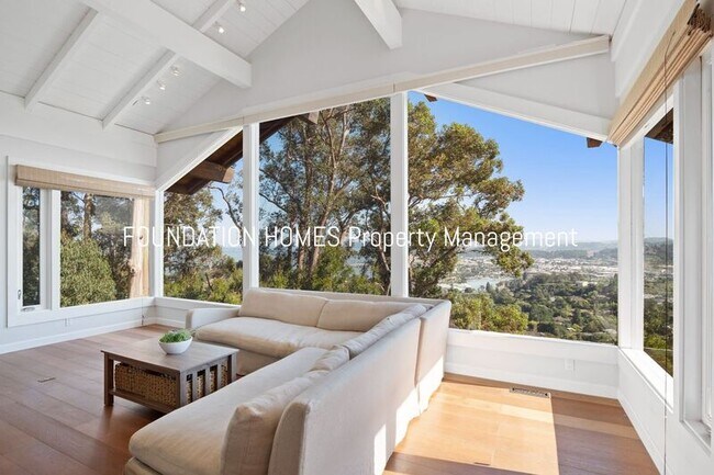 Building Photo - 350 Margarita Dr