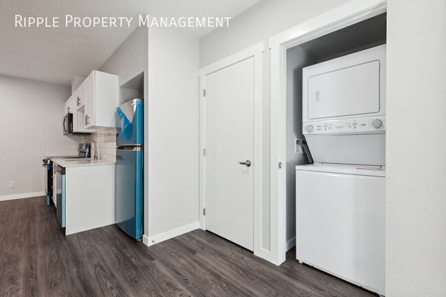Building Photo - MODERN 1 BED+DEN/ 1 BATH LOWER LEVEL ONLY!