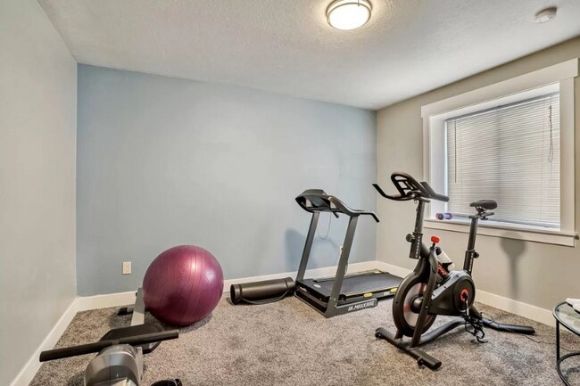 Building Photo - 1176 Brister Dr