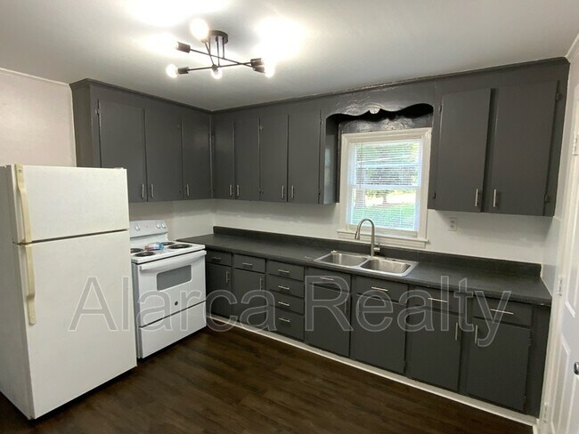 Building Photo - 1350 Mulberry Ave