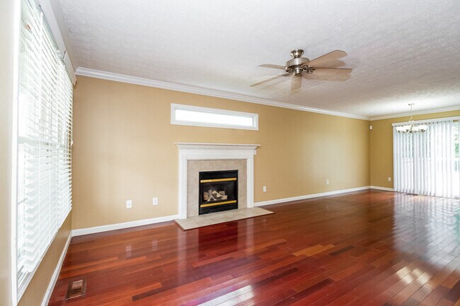 Building Photo - 7725 Pear View Ln
