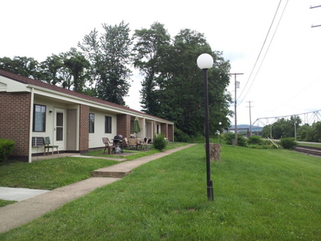 Building Photo - 1 BR 60%