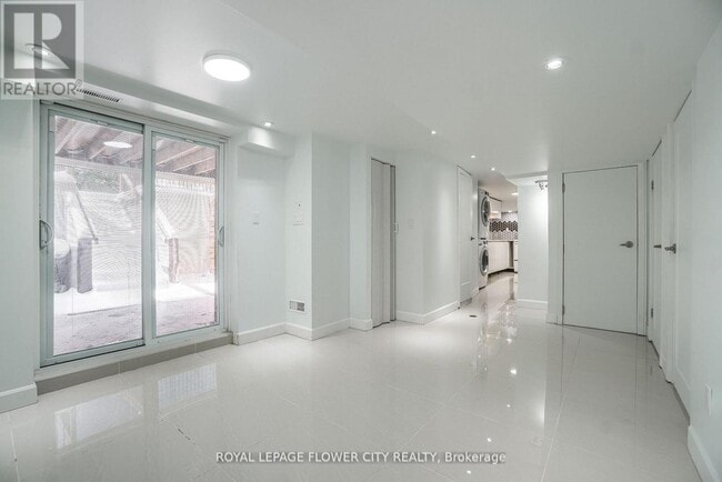 Building Photo - 12 Gondola Crescent