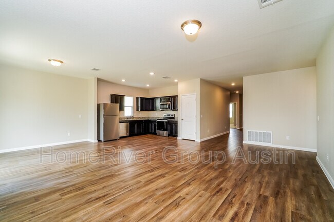 Foto del edificio - 13700 John Calhoun Dr