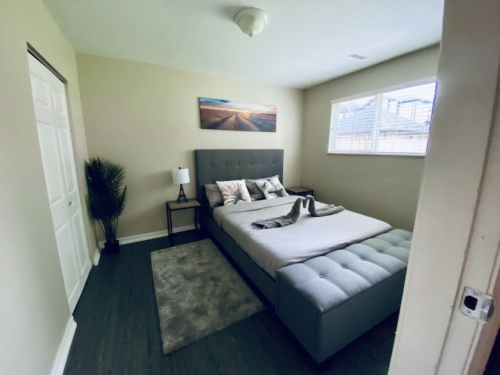 Photo principale - 1871 Coquitlam Av