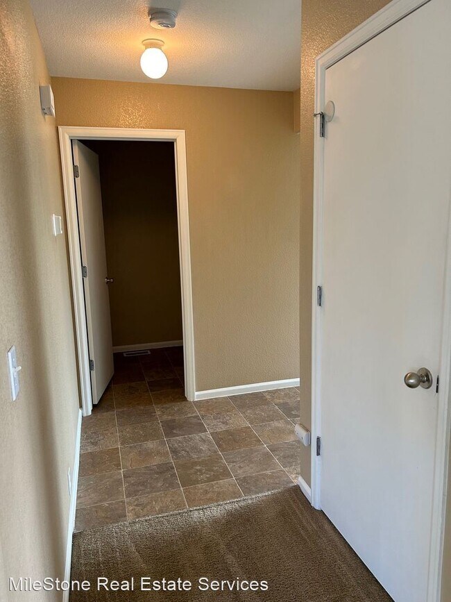 Building Photo - 3 br, 2.5 bath House - 7285 Village Meadow...