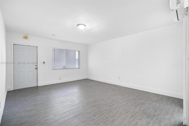 Building Photo - 730 NE 128th St