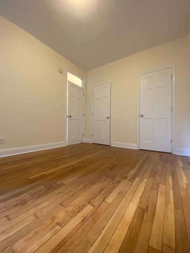 Bedroom - 208 W 11th St