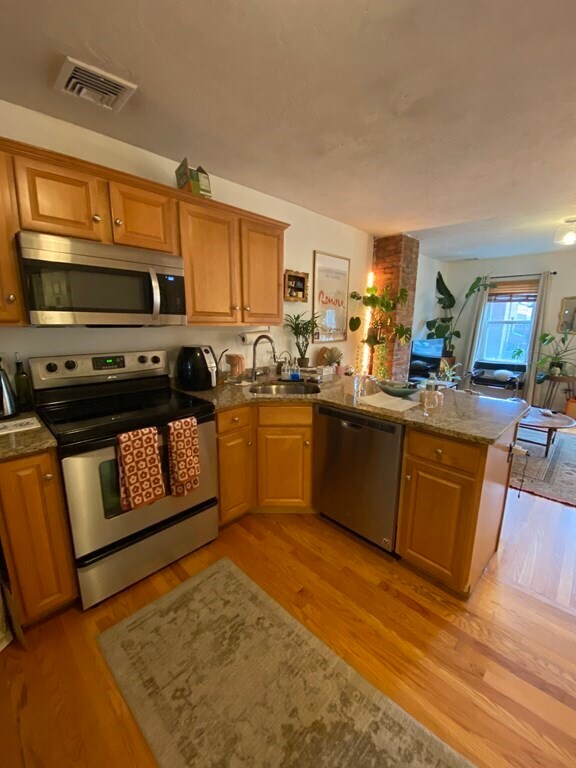 Foto del edificio - 372 Athens St