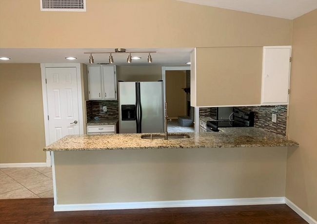 Building Photo - 3 br, 2 bath House - 518 Shin Oak Dr.