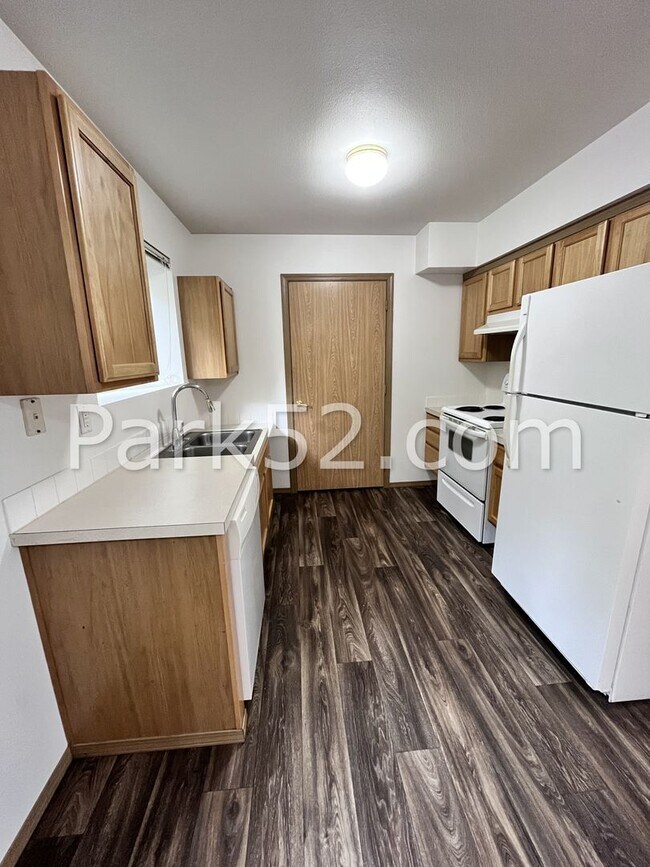 Foto del edificio - 8403 Locust Ave E