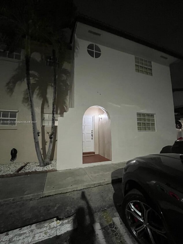 Primary Photo - 13545 SW 62nd St