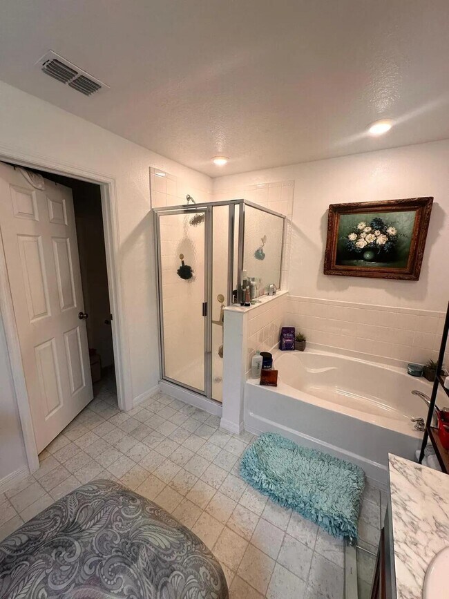 Building Photo - 5775 NW Pine Trail Cir