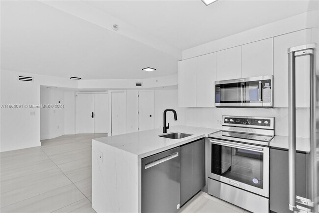 Building Photo - 6301 Collins Ave