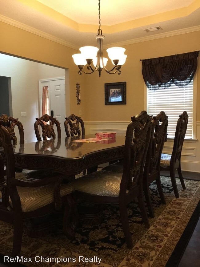 Foto del edificio - 1607 Lexington Lake Dr