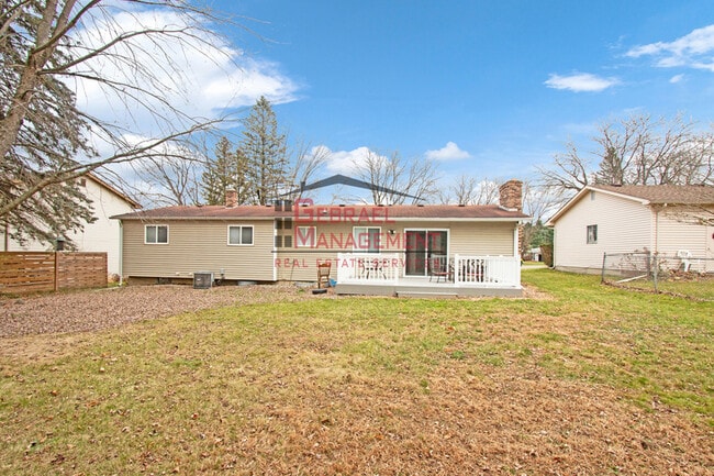 Building Photo - 522 Sun Manor Dr