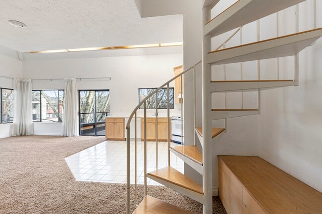 Building Photo - 5250 S Landing Dr