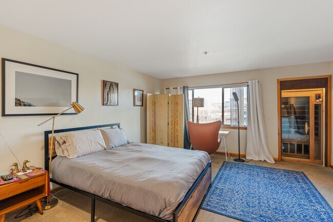 Building Photo - 720 NW Naito Pky