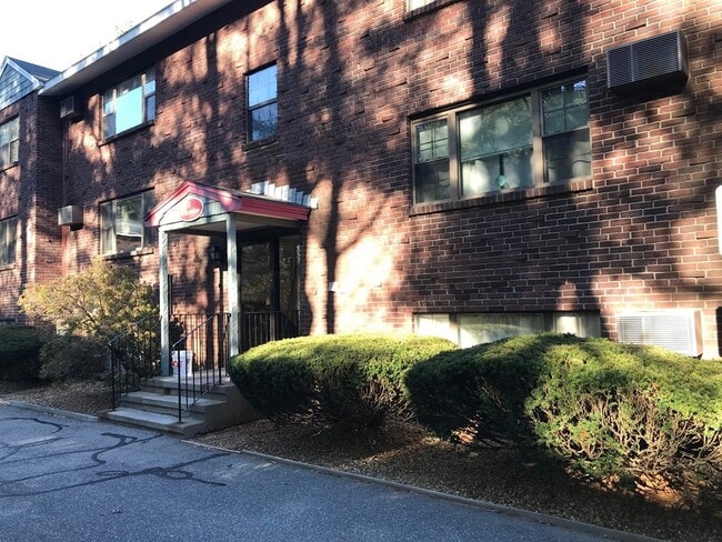 Building Photo - 61 Spencer Rd
