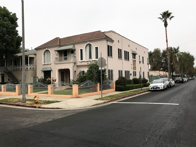 Building Photo - 757 N Hayworth Ave
