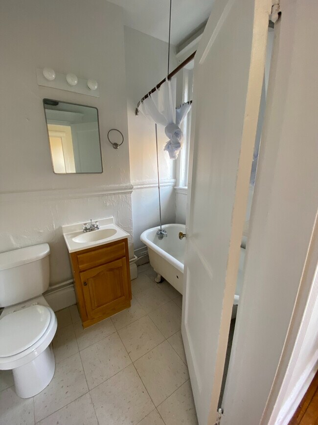 Foto del edificio - 1330 Commonwealth Ave