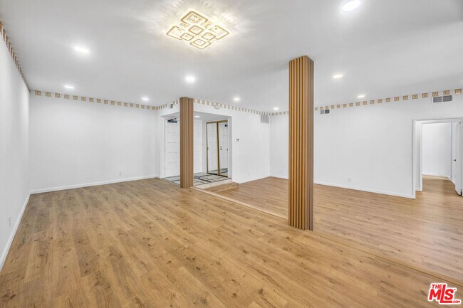 Foto del edificio - 14144 Dickens St
