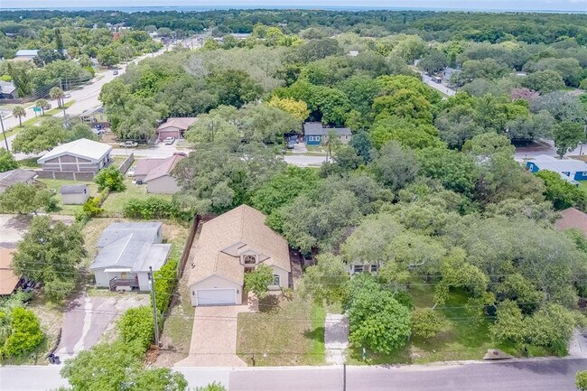 Foto del edificio - 1950 Lillian Ave