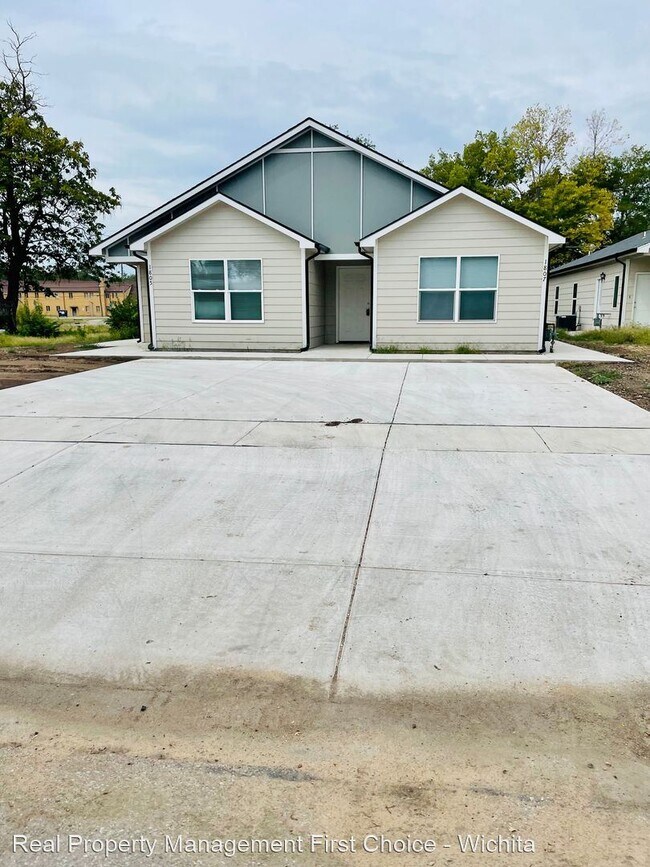Building Photo - 4 br, 2 bath House - 1807 N Madison