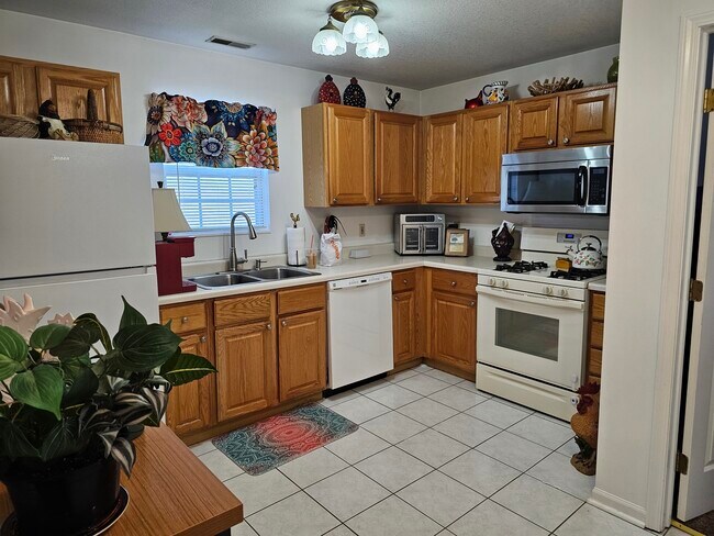 Building Photo - 407 Huntington Ct