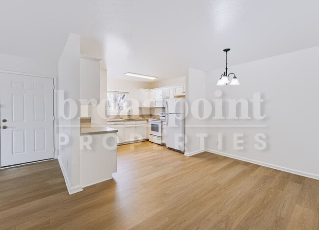 Building Photo - 2536 White Oak Pl