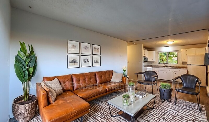 Foto principal - 32 10th Ave N