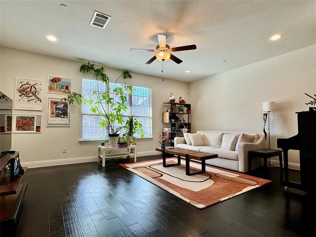 Foto del edificio - 2216 Jameson Ln