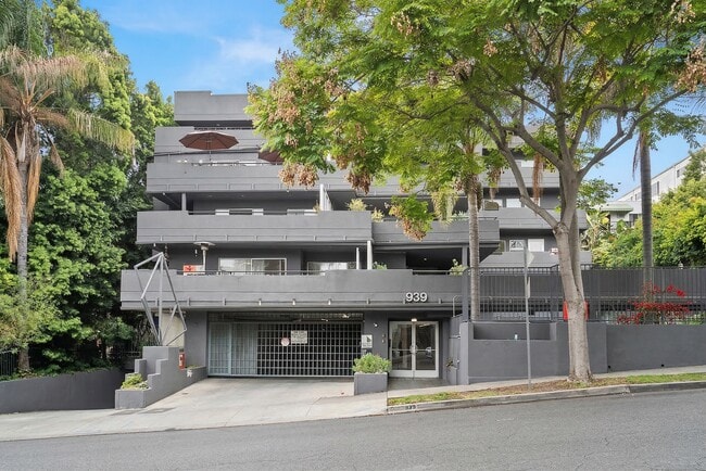 Building Photo - 939 Palm Avenue