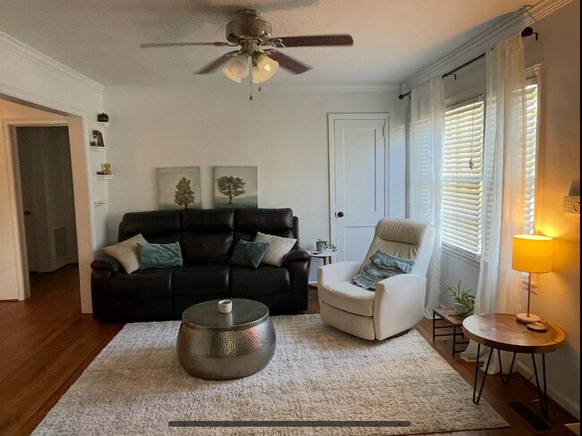 Sala de estar - 1659 Dresden Dr NE