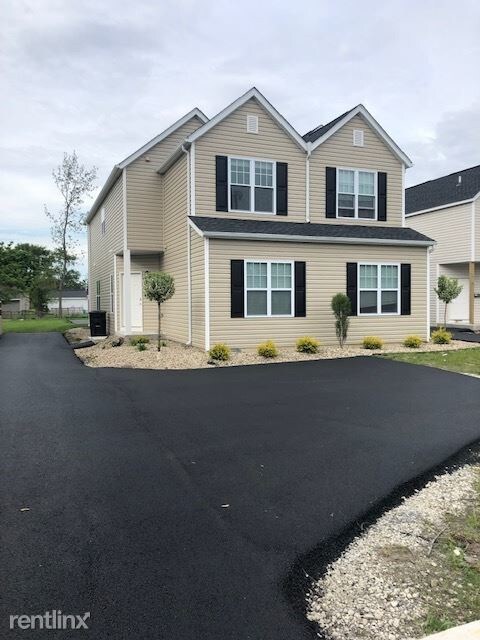 Primary Photo - 4 br, 3 bath Townhome - 628 Davis St