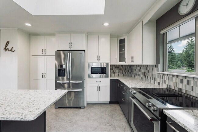 Building Photo - 124 Woodacres Dr